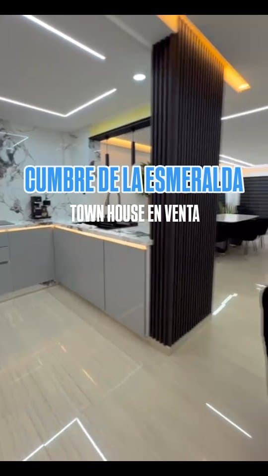 Townhouse Remodelado en Venta, Cumbres de La Esmeralda, San Diego - Imagen 1