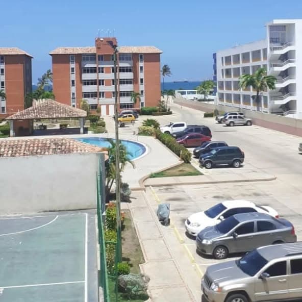 Apartamento amueblado con playa y piscina en Lechería - Imagen 1
