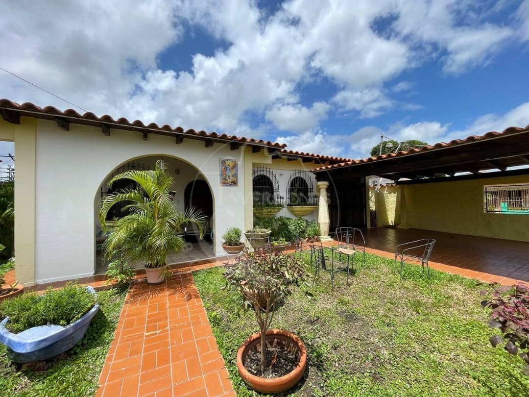 Casa en esquina en Urb. Vista Hermosa, Ciudad Bolรญvar - Imagen 1