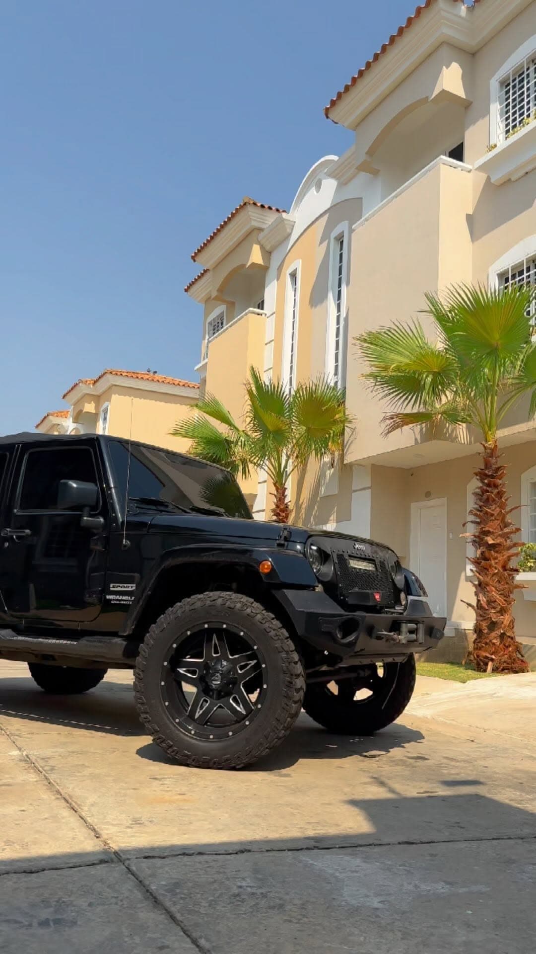 Lujosa casa de 500 m2 en Palma Dorada, lista para estrenar - Imagen 1