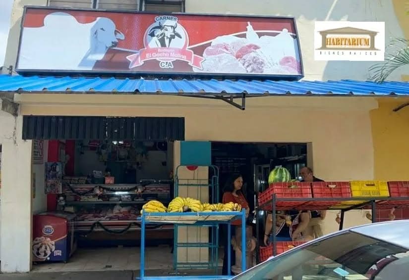 Casa con local comercial operativo en La Mora, Piedra Azul - Imagen 1