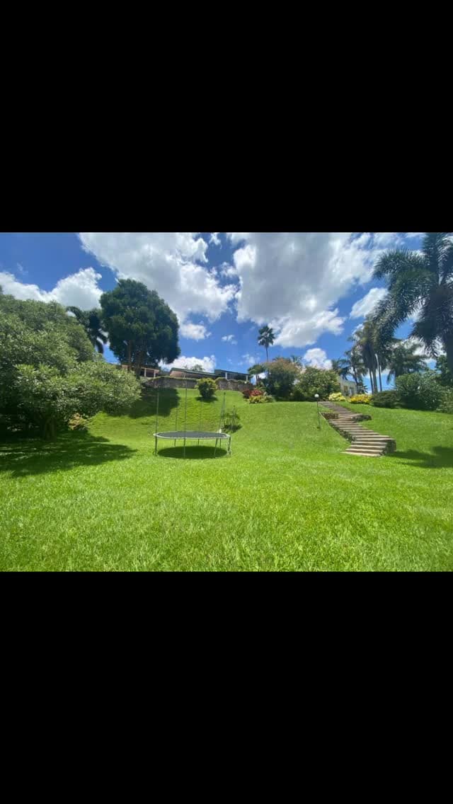 Casa de una planta con vista al golf en Guataparo Country Club