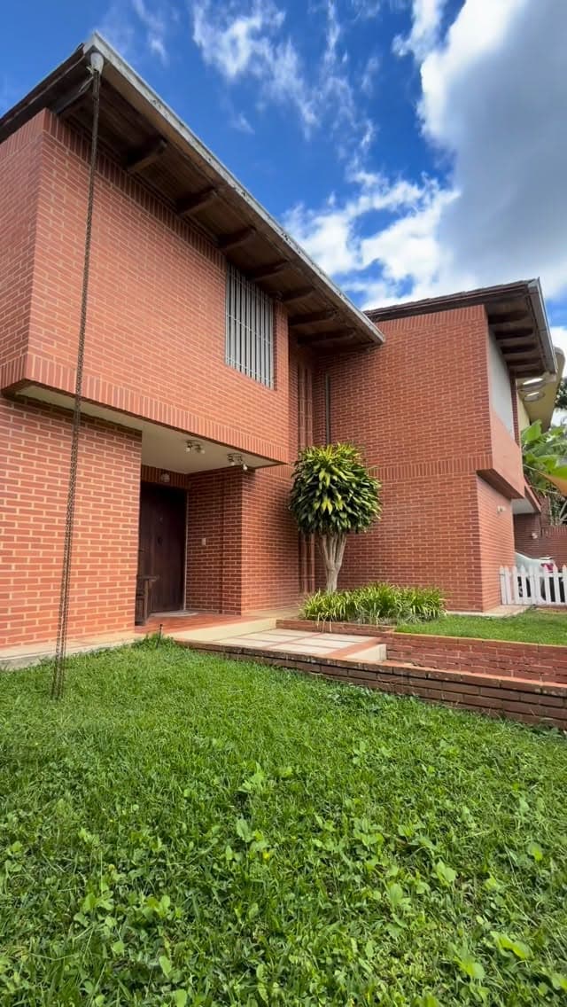 Casa en venta en Lomas de La Lagunita, urbanización privada - Imagen 1