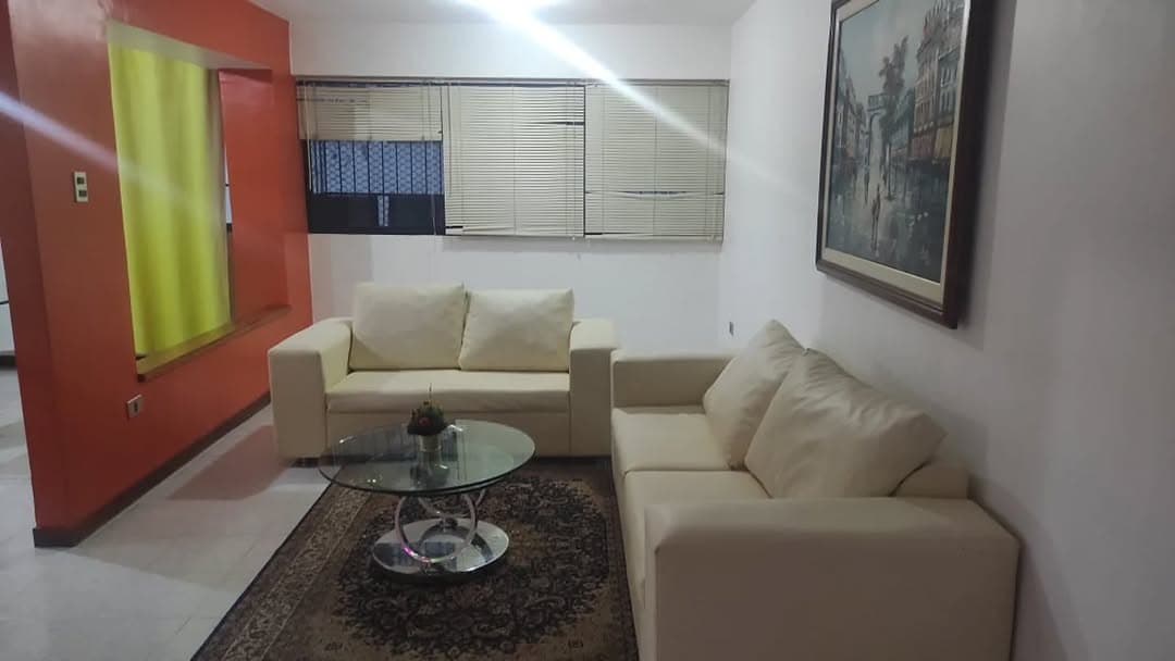 Apartamento semiamoblado en venta, Urb. Los Nísperos, Valencia - Imagen 1