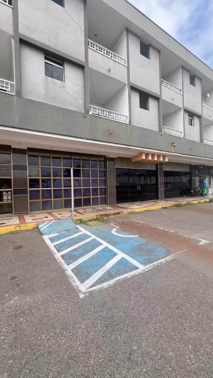 Alquiler de local comercial de 255 m² en Ciudad Bolívar - Imagen 1