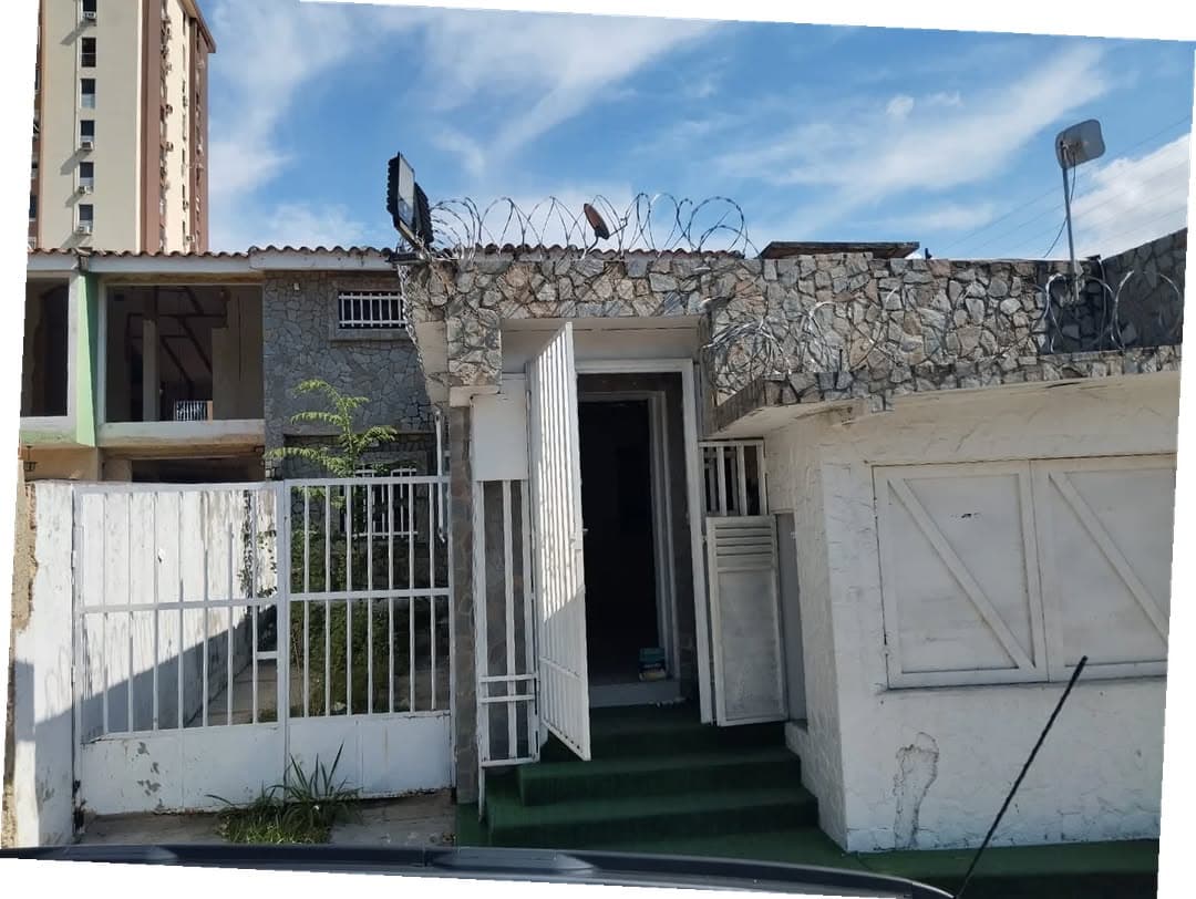 Casa comercial en venta, Urb. El Bosque, Av. Cuatricentenaria