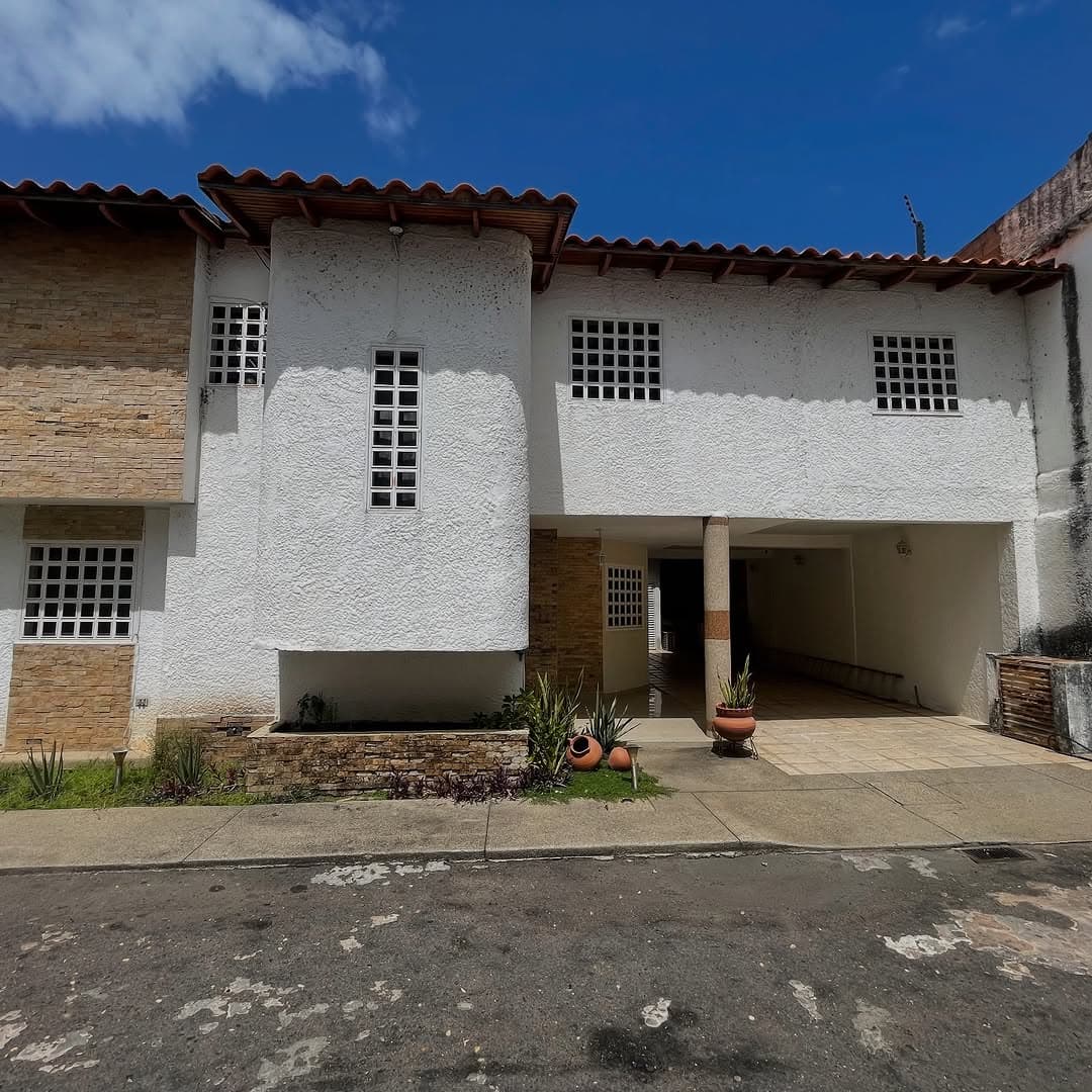 Townhouse en venta, Urb. Doral Sur, detrás del Bco Provincial